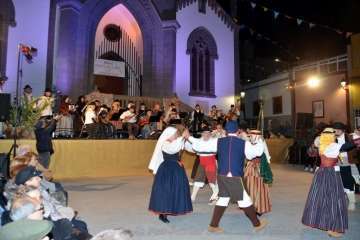 Centro y Anzar, de Telde, en el III Festival Folclórico Herencias (Foto Francisco Javier Santana)